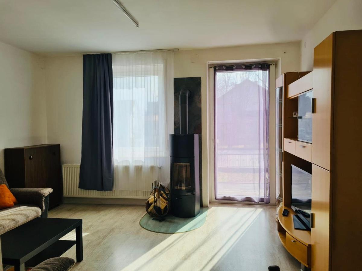 Großartige 3 Zimmer Ferienwohnung mit Kamin und Garten für 1-6 Personen Kaufbeuren Exterior foto