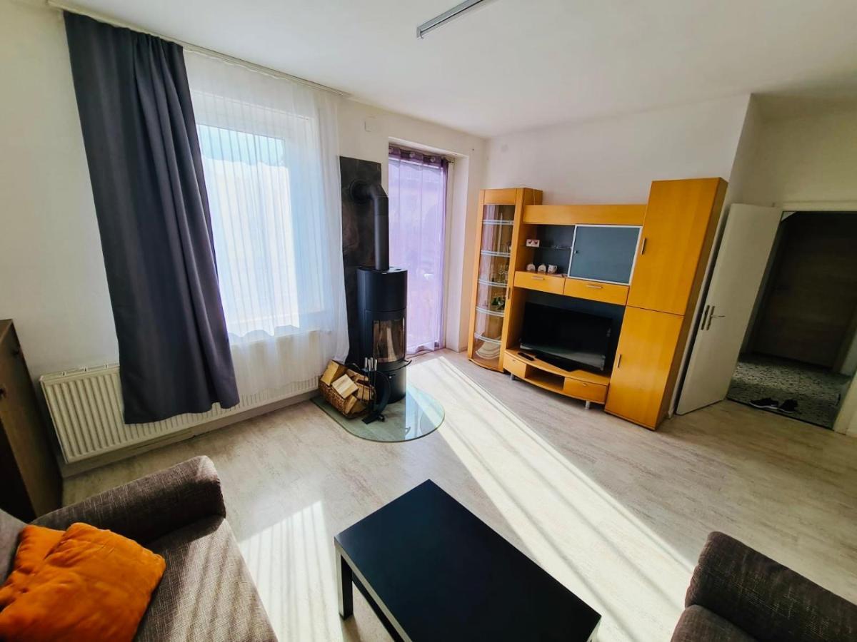 Großartige 3 Zimmer Ferienwohnung mit Kamin und Garten für 1-6 Personen Kaufbeuren Exterior foto